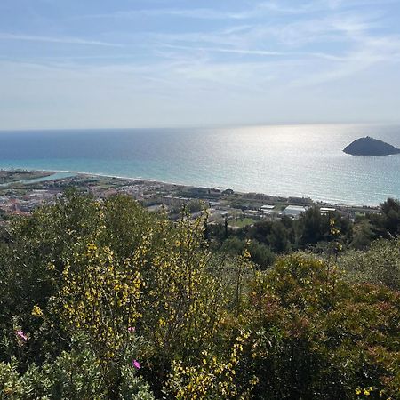 Le Torri Riviera Holiday ألبينغا المظهر الخارجي الصورة